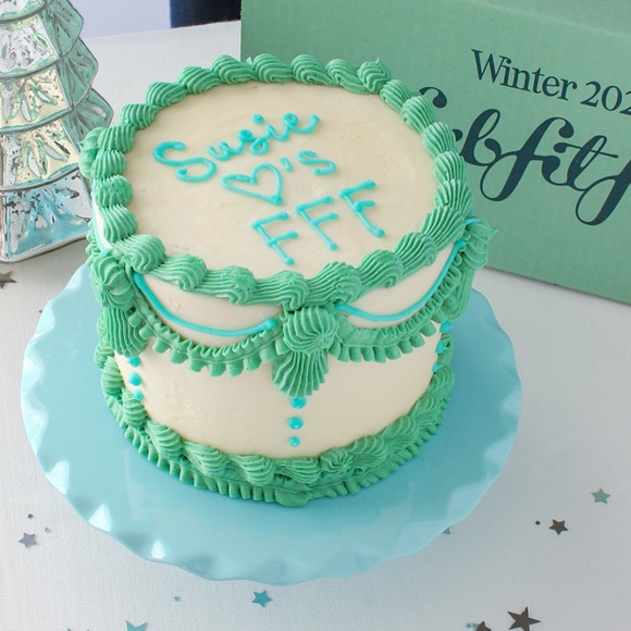 SusieCakes x FabFitFun Cake Stand 🍰 - Picture 2 of 5